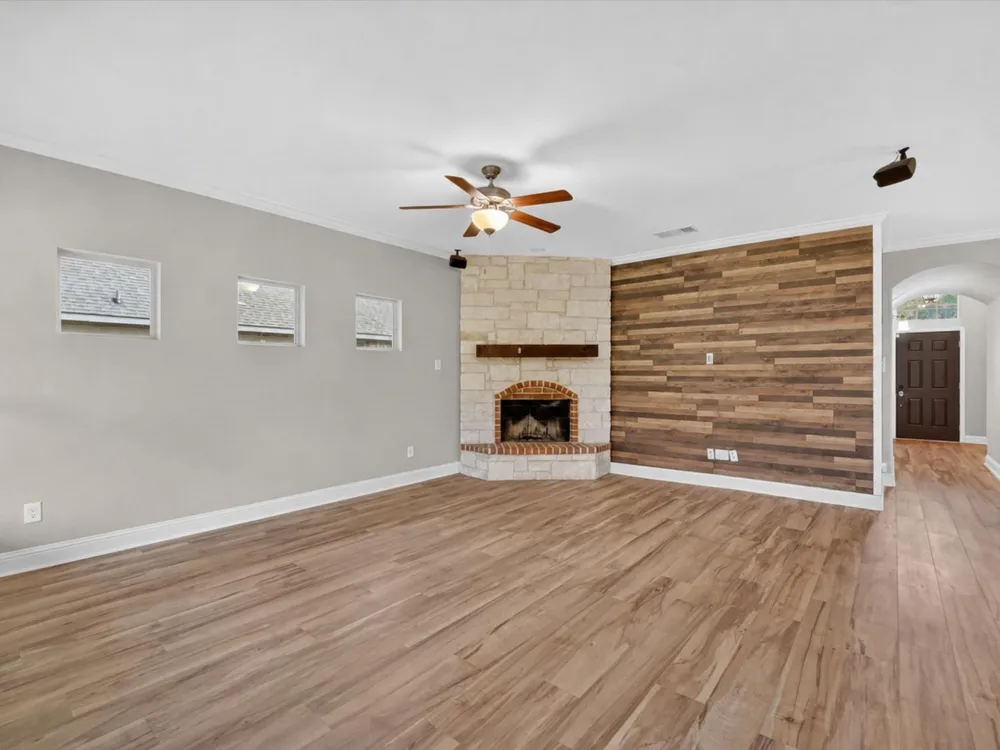 1004 E Main Street Tioga, TX 76271