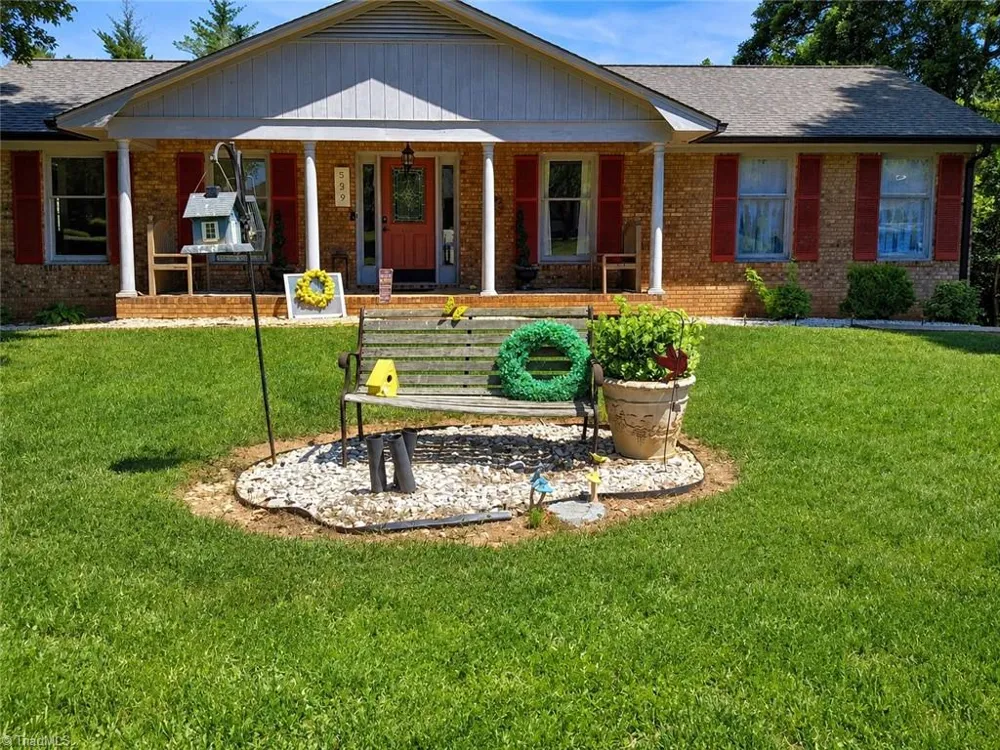 529 Carolina Avenue Statesville, NC 28677