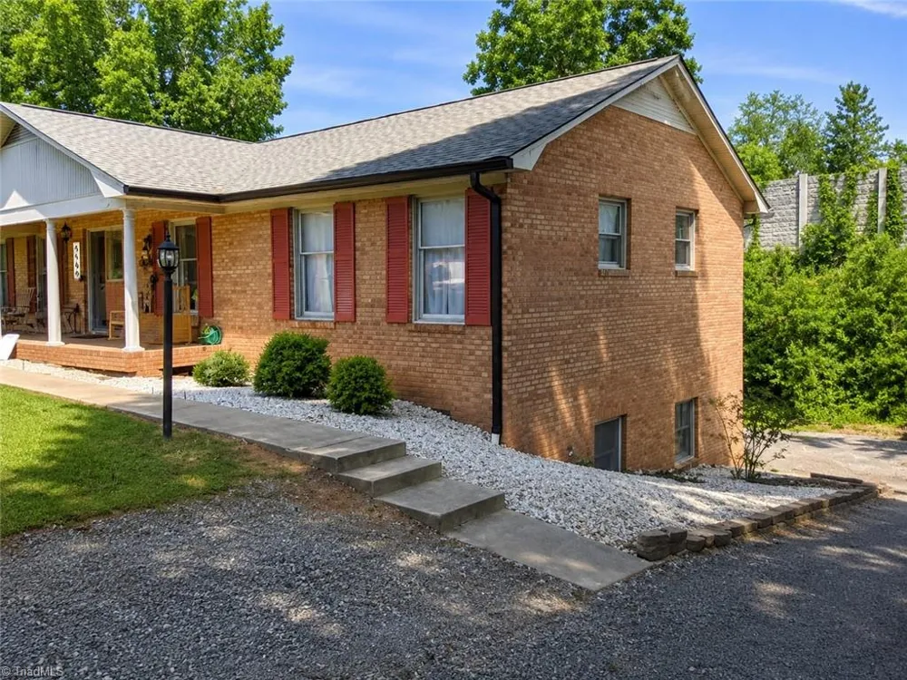 529 Carolina Avenue Statesville, NC 28677