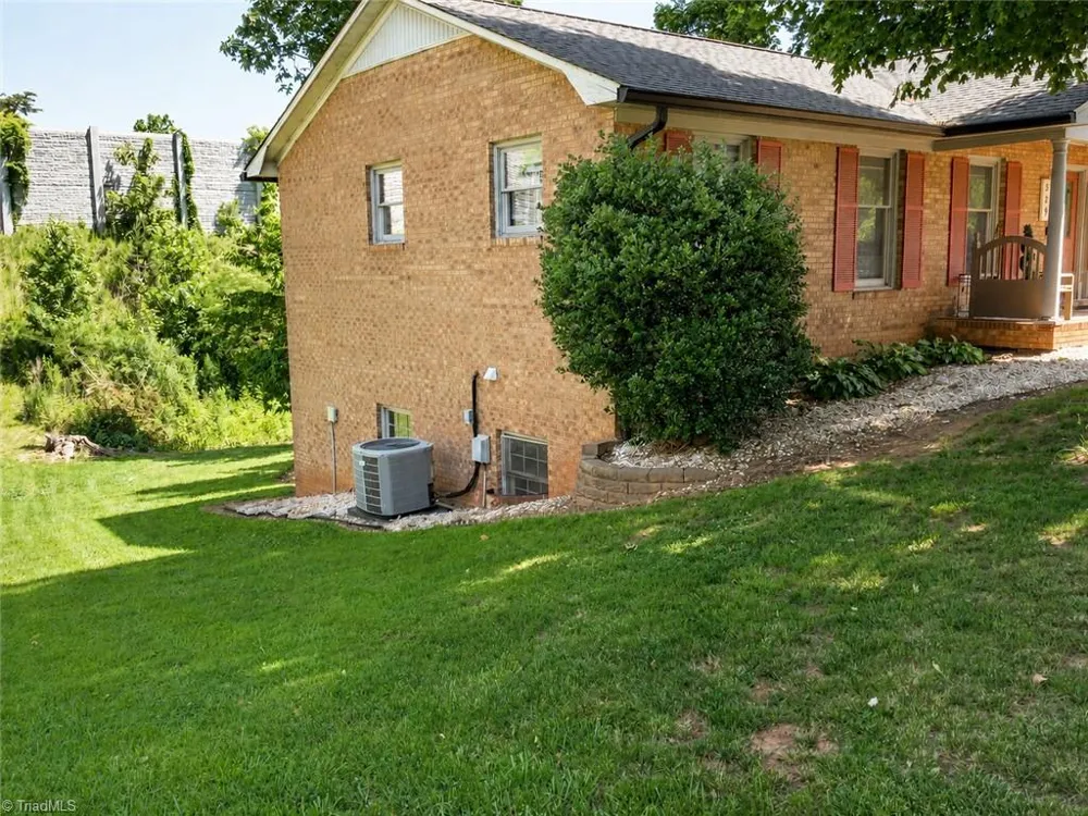 529 Carolina Avenue Statesville, NC 28677