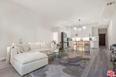 1100 Wilshire Boulevard #3307