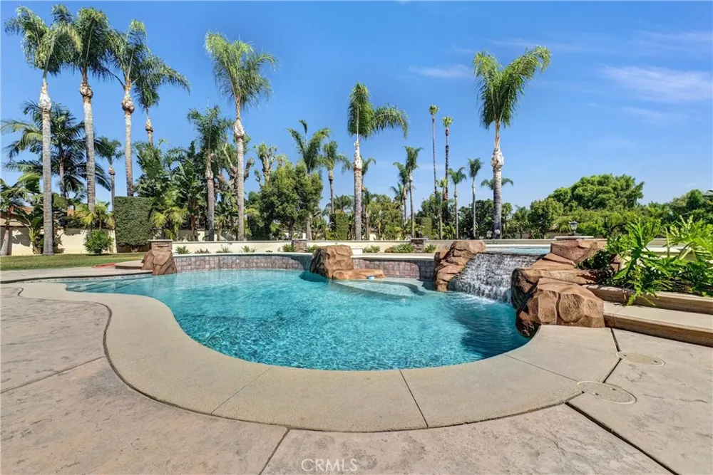 3834 Locust Chino, CA 91710