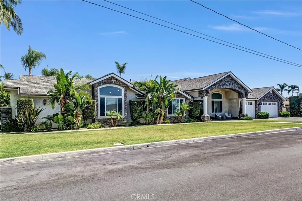 3834 Locust Chino, CA 91710