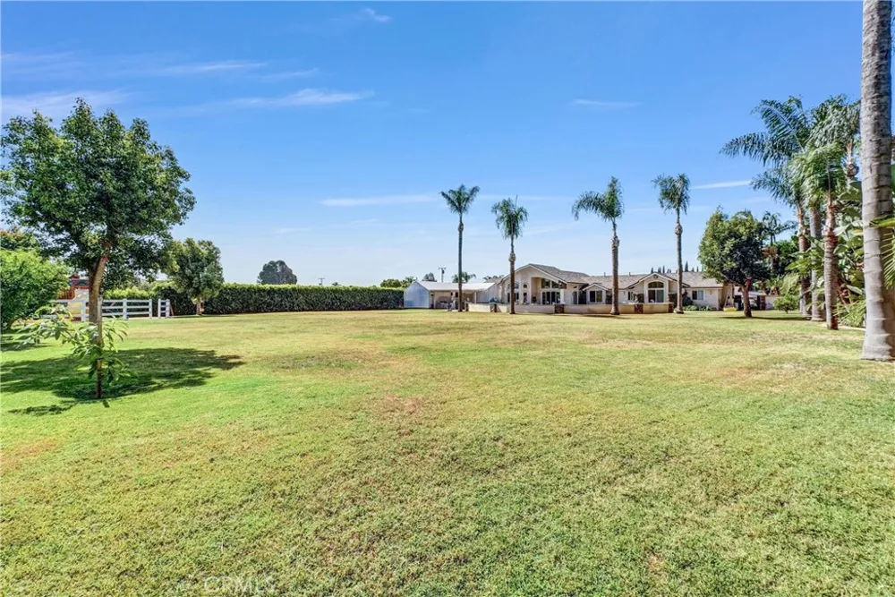 3834 Locust Chino, CA 91710