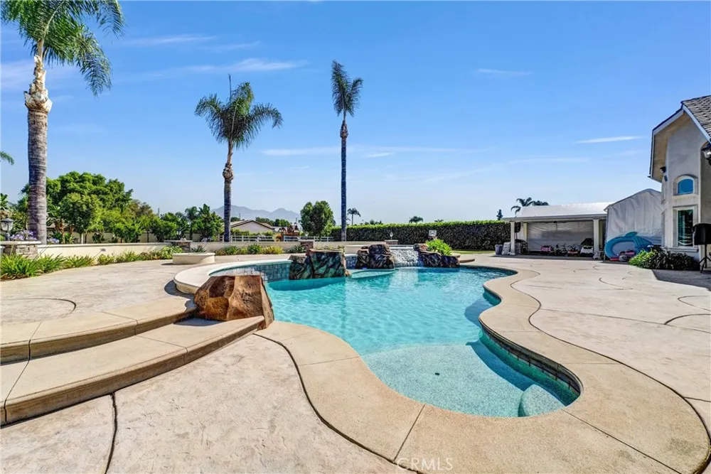 3834 Locust Chino, CA 91710