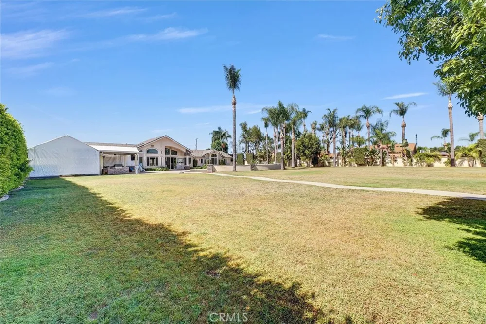 3834 Locust Chino, CA 91710