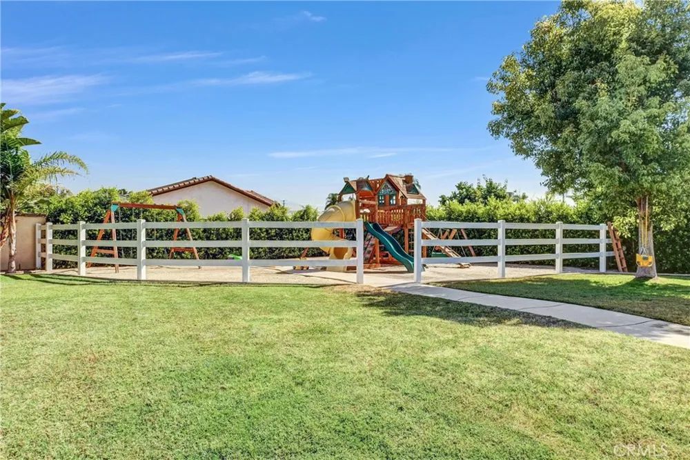 3834 Locust Chino, CA 91710