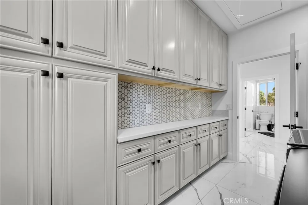 3834 Locust Chino, CA 91710