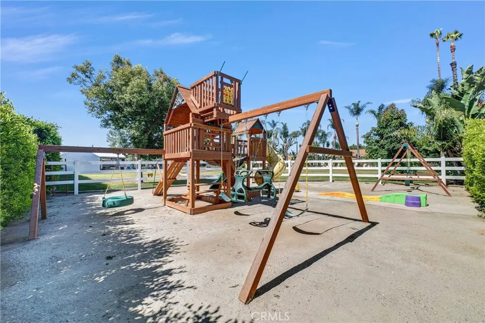 3834 Locust Chino, CA 91710