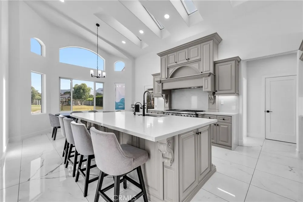3834 Locust Chino, CA 91710