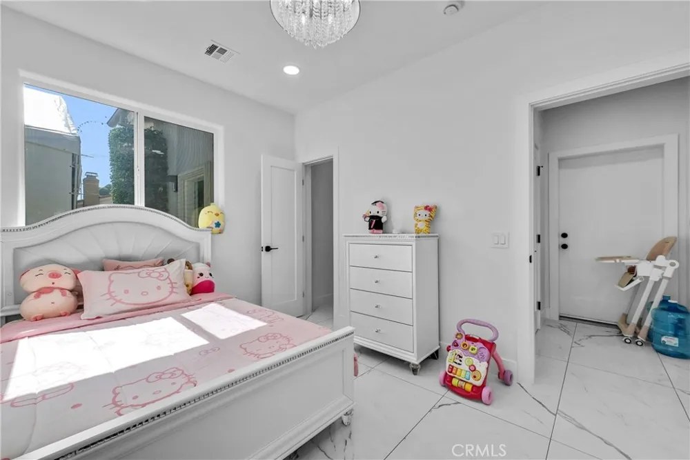 3834 Locust Chino, CA 91710