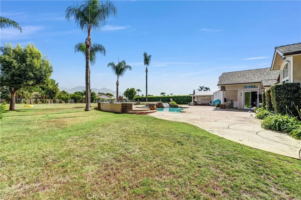 3834 Locust Chino, CA 91710