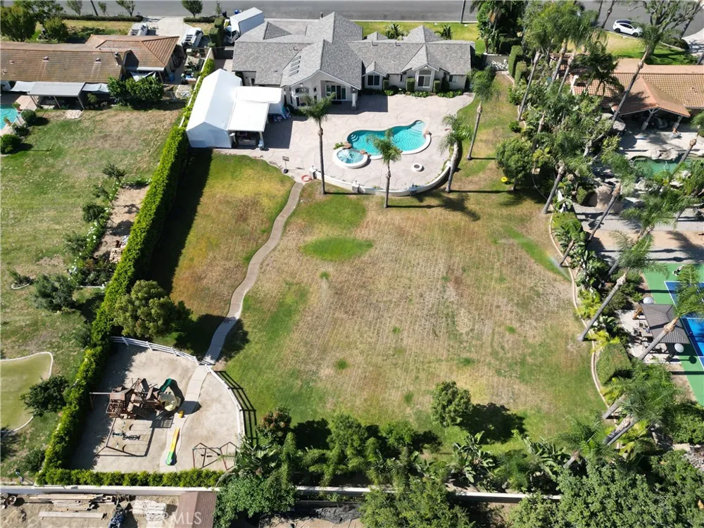 3834 Locust Chino, CA 91710