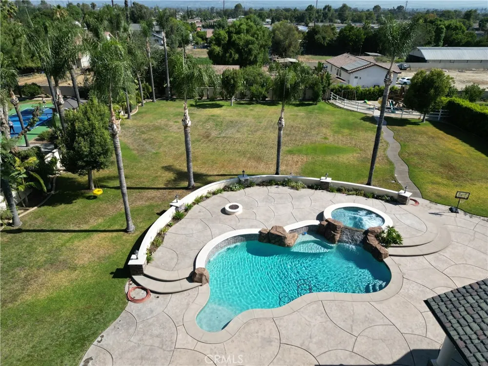 3834 Locust Chino, CA 91710