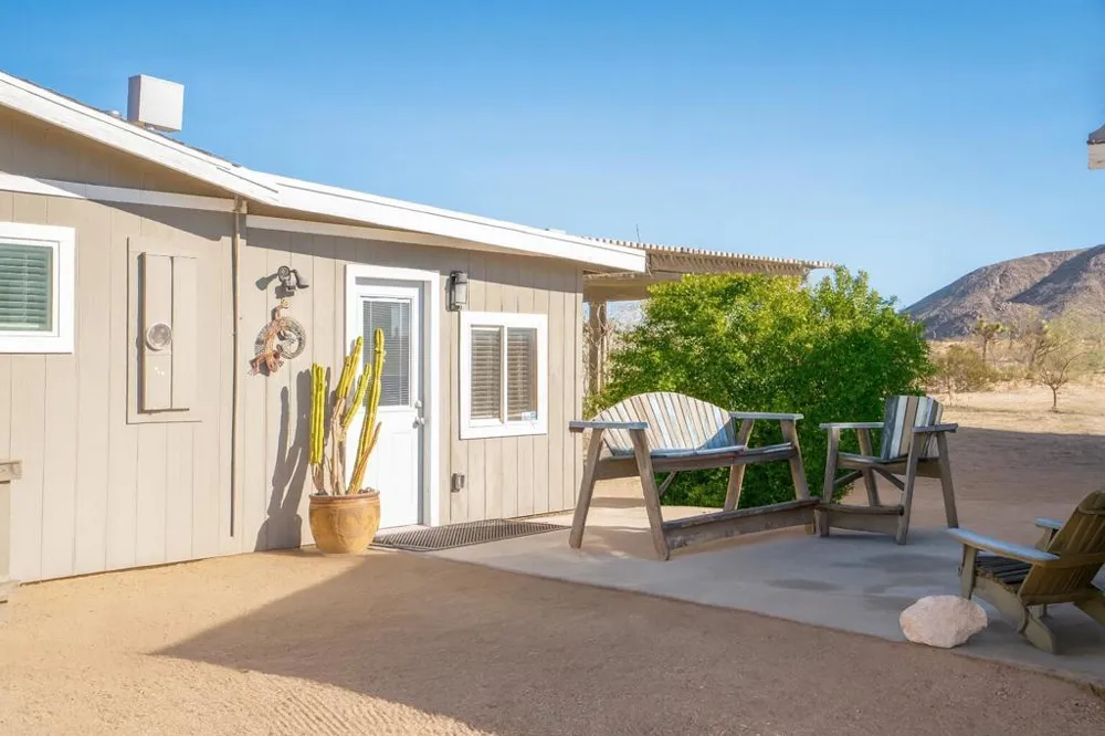 2467 Sand Drive Landers, CA 92285