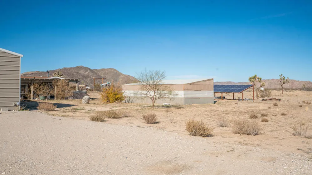 2467 Sand Drive Landers, CA 92285