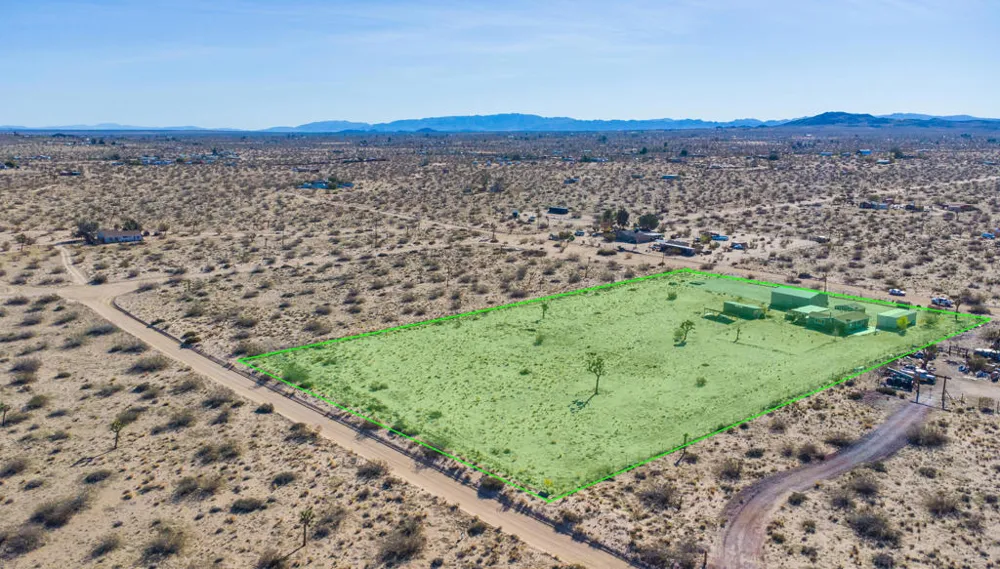 2467 Sand Drive Landers, CA 92285