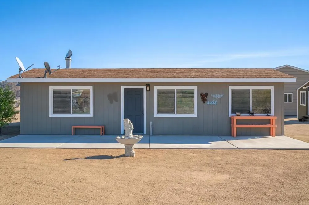 2467 Sand Drive Landers, CA 92285