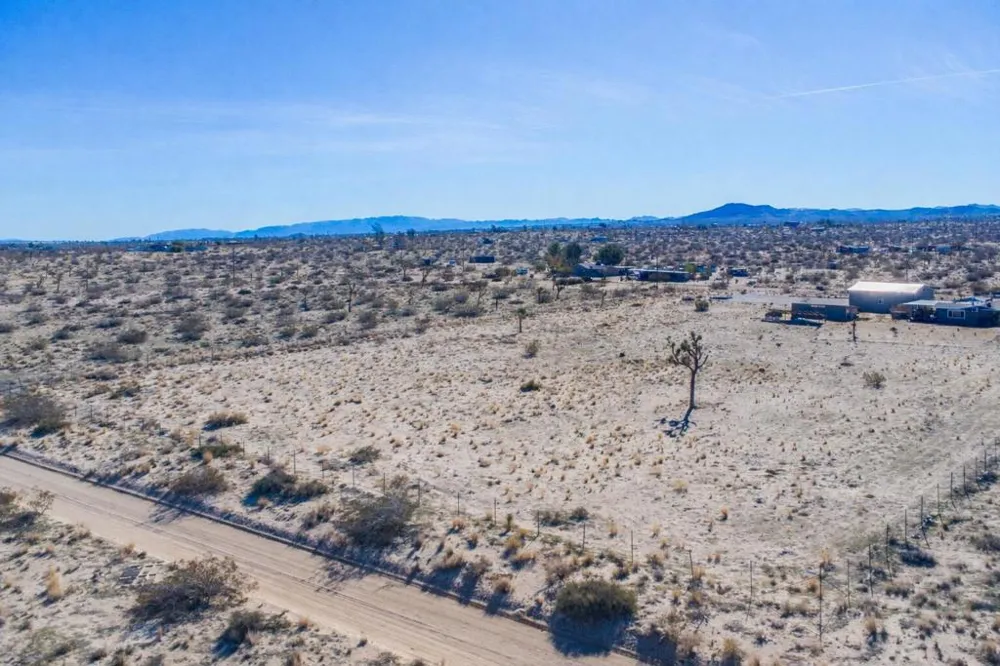 2467 Sand Drive Landers, CA 92285