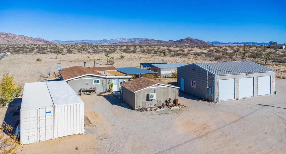 2467 Sand Drive Landers, CA 92285