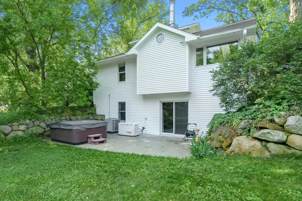8650 S 2nd Street Mattawan, MI 49071