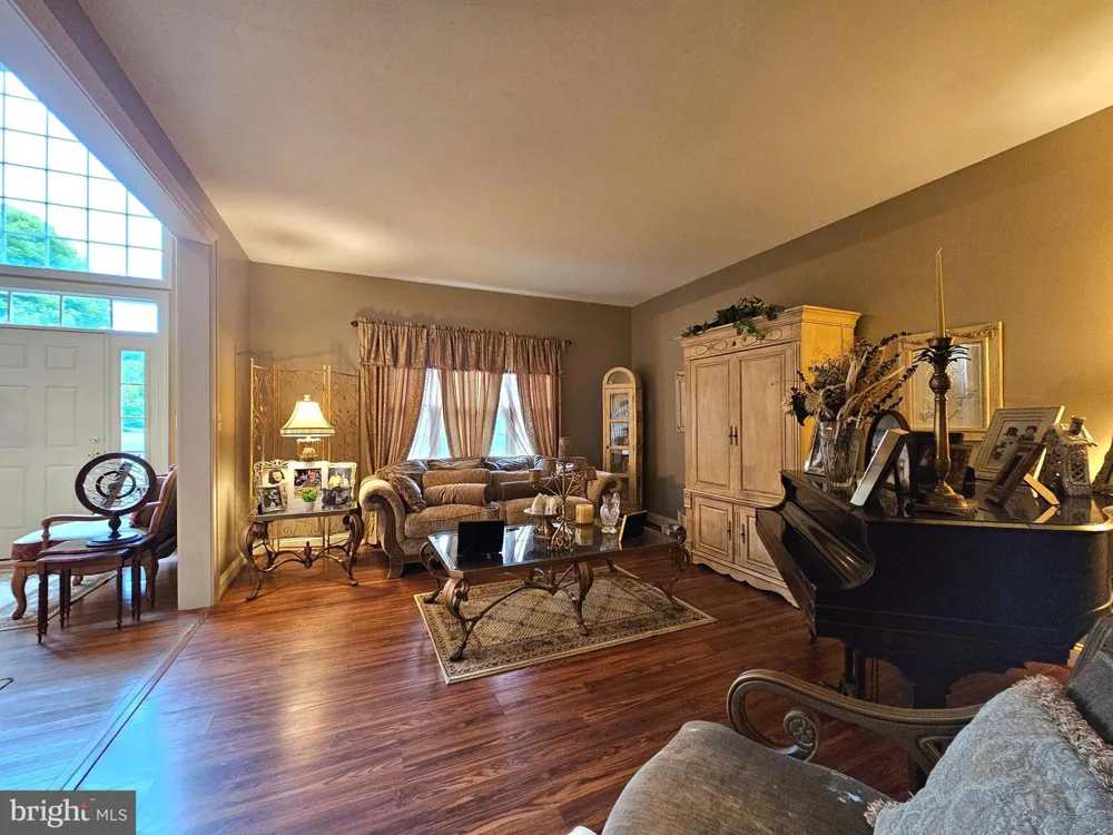 30 MELCHOR DRIVE Easton, PA 18042