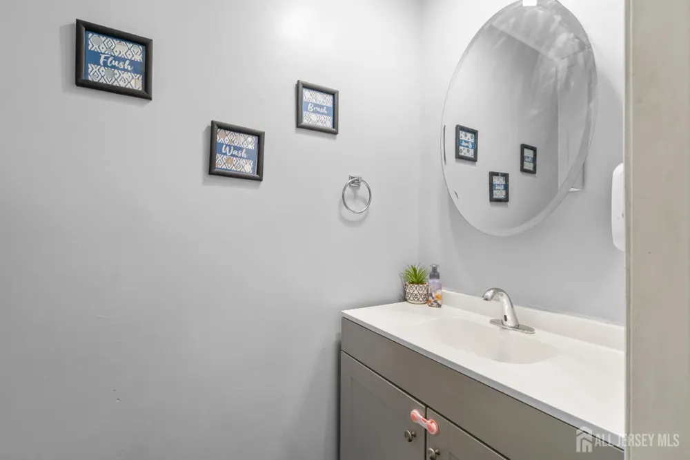 10 Bently Lane Willingboro, NJ 08046