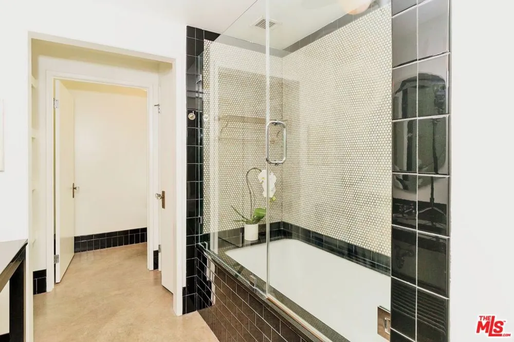 849 S Broadway #202 Los Angeles, CA 90014