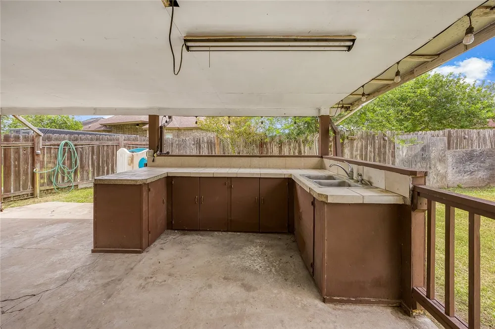 5444 Cypress Kingsville, TX 78363