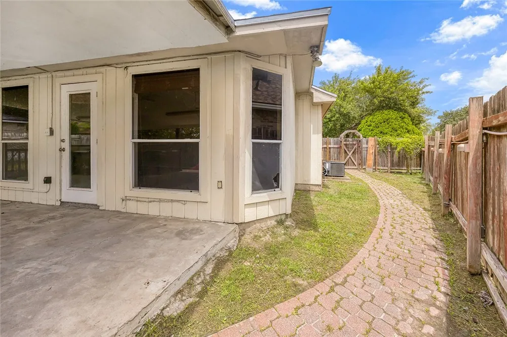 5444 Cypress Kingsville, TX 78363