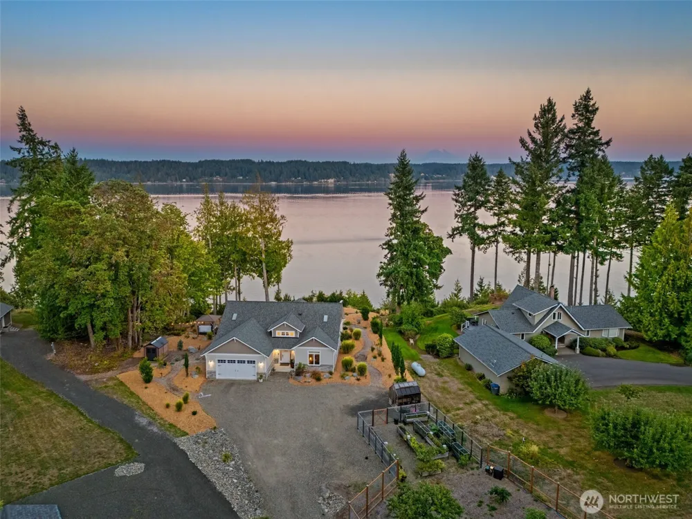 211 E Vineyard Crest Road Grapeview, WA 98546