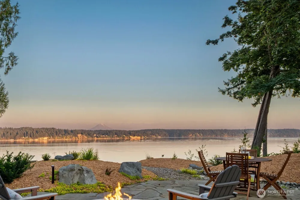 211 E Vineyard Crest Road Grapeview, WA 98546