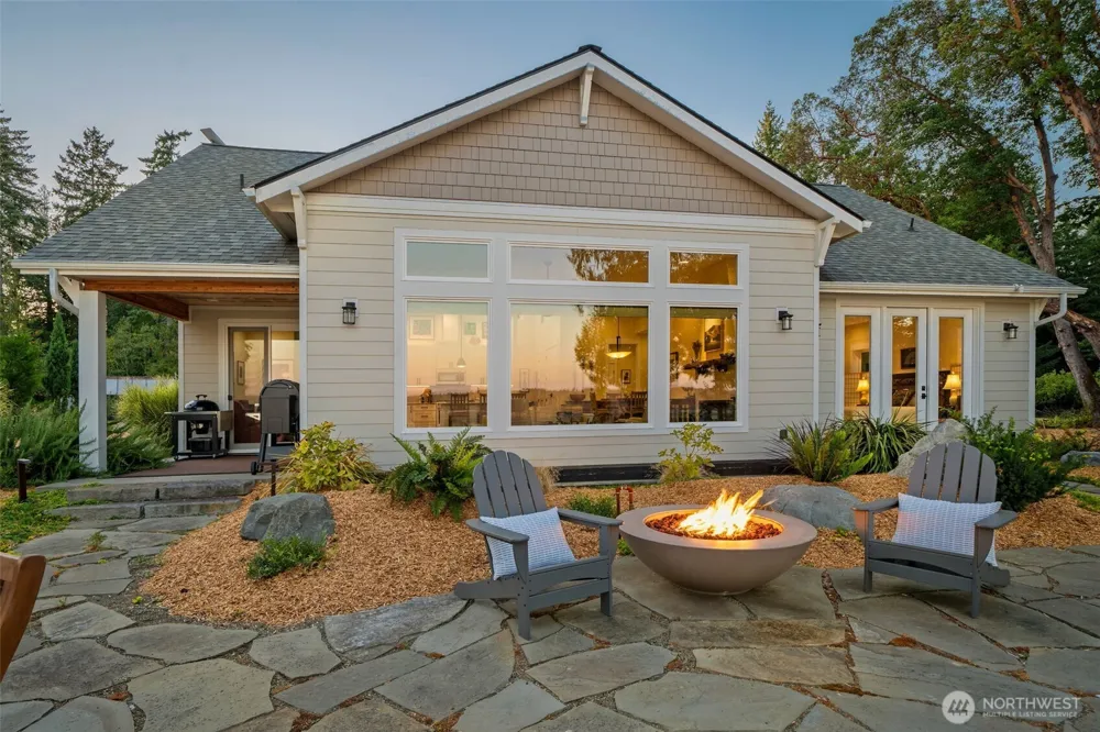 211 E Vineyard Crest Road Grapeview, WA 98546