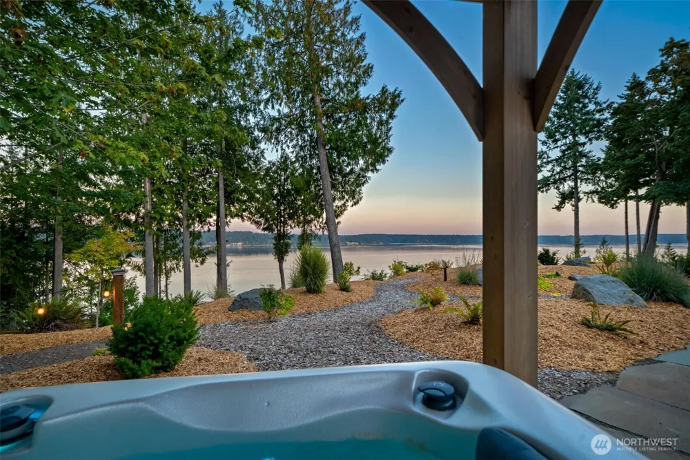 211 E Vineyard Crest Road Grapeview, WA 98546