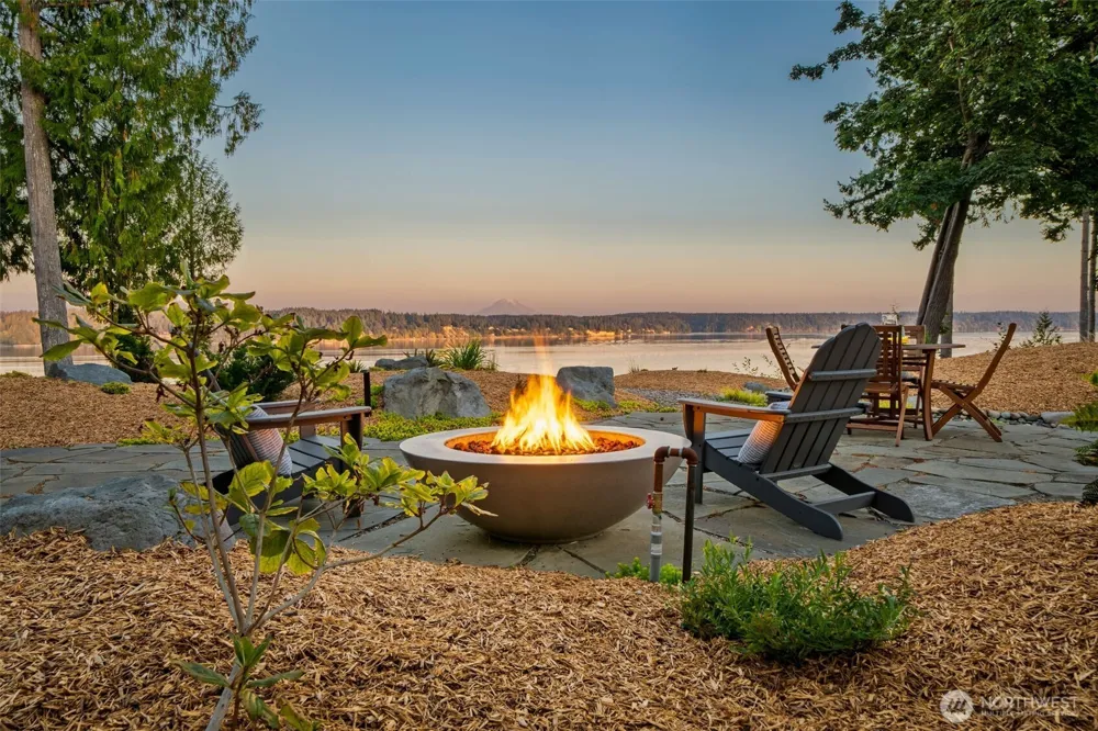 211 E Vineyard Crest Road Grapeview, WA 98546