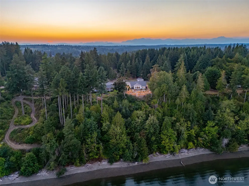 211 E Vineyard Crest Road Grapeview, WA 98546