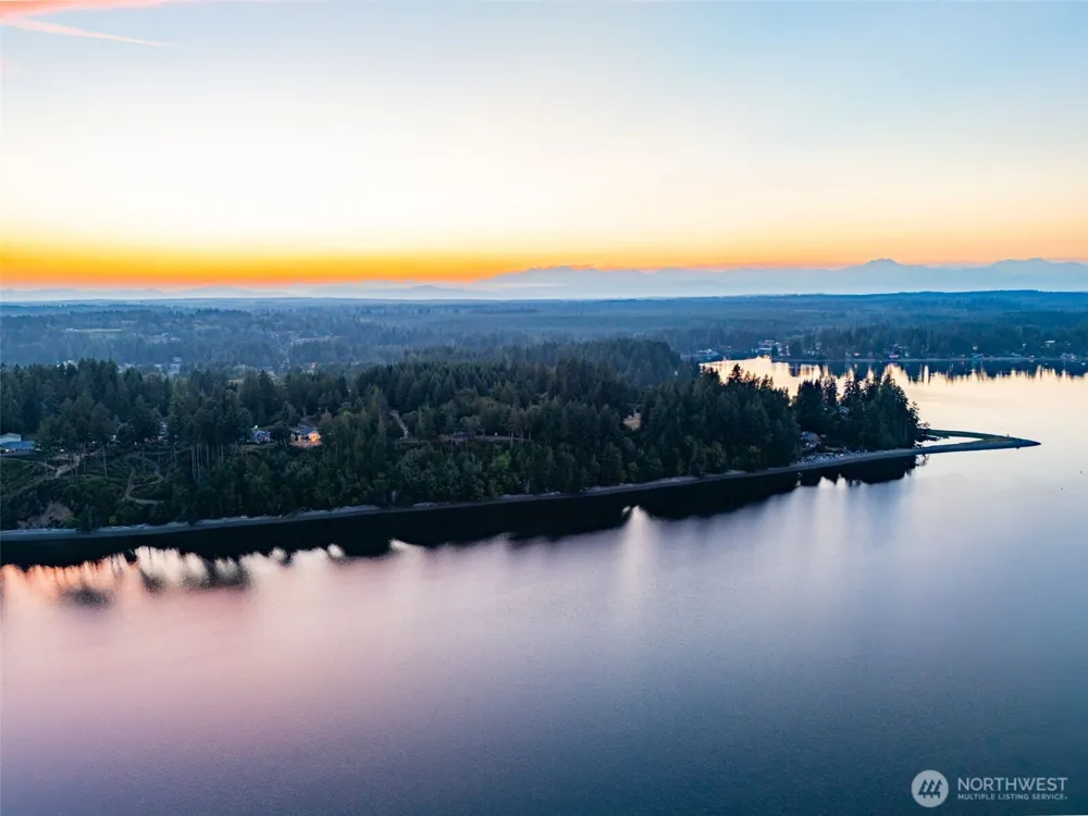 211 E Vineyard Crest Road Grapeview, WA 98546