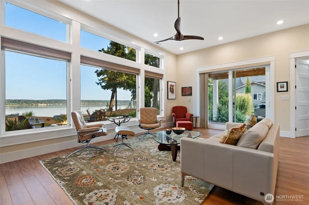 211 E Vineyard Crest Road Grapeview, WA 98546