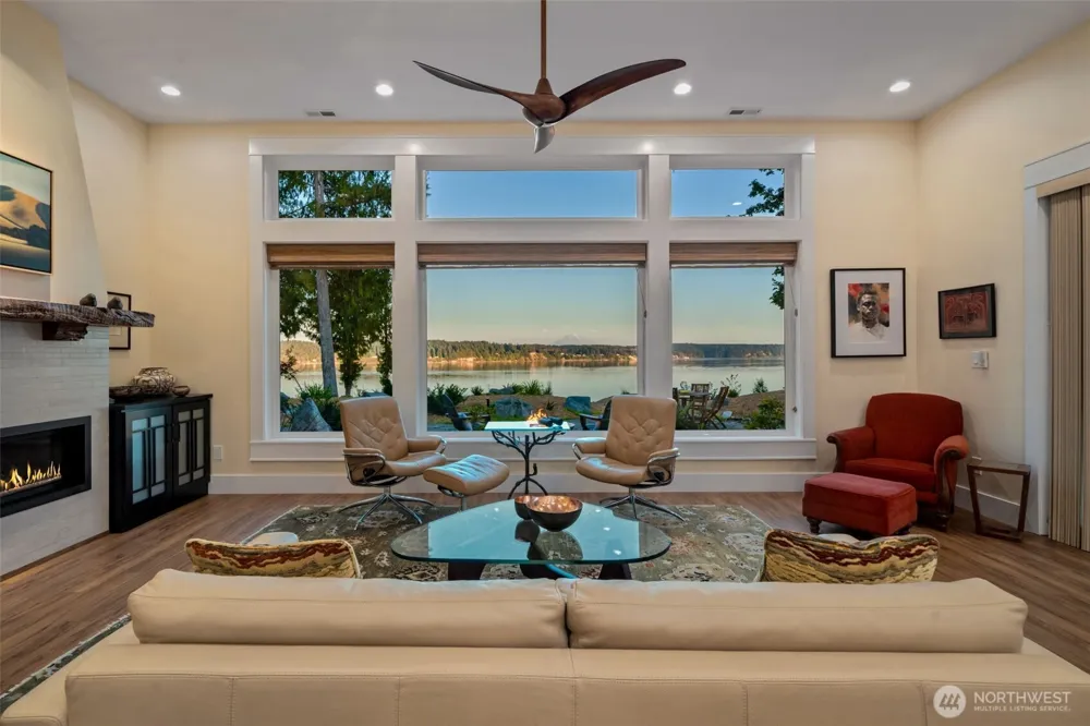 211 E Vineyard Crest Road Grapeview, WA 98546