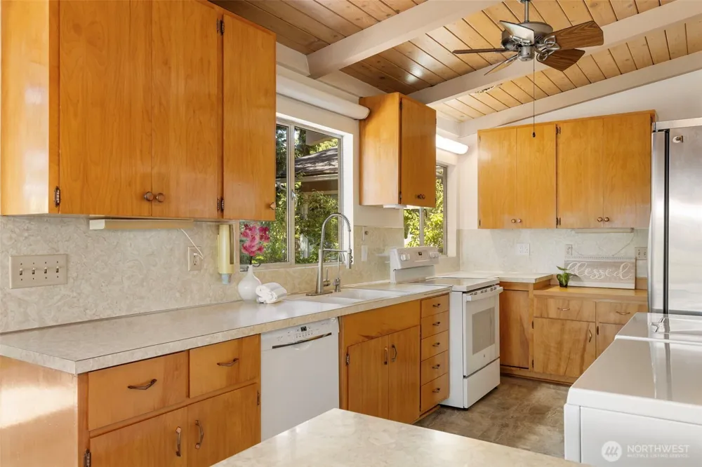 14358 NW Rhoda Lane Seabeck, WA 98380