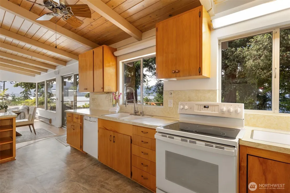 14358 NW Rhoda Lane Seabeck, WA 98380