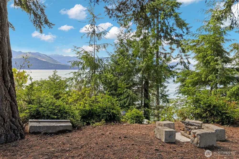 14358 NW Rhoda Lane Seabeck, WA 98380