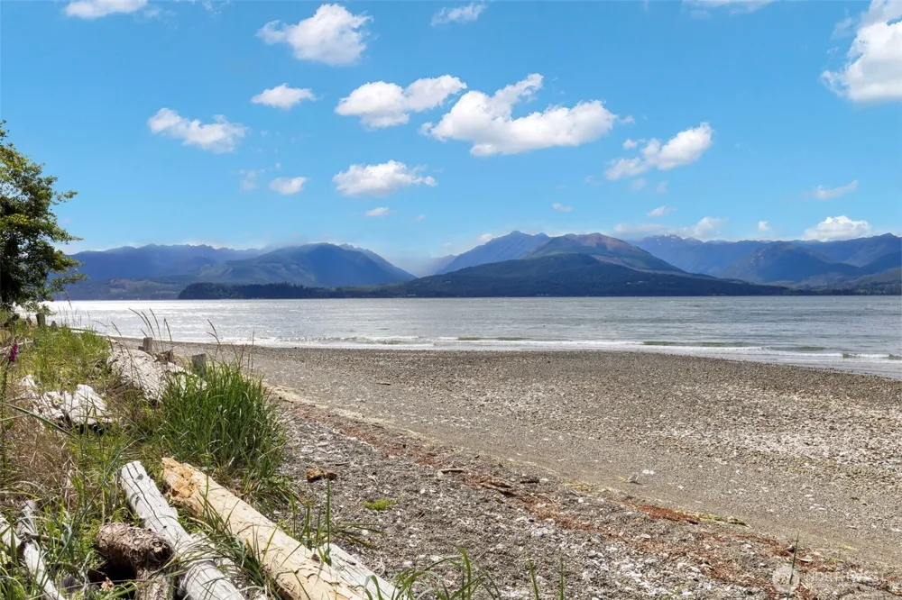 14358 NW Rhoda Lane Seabeck, WA 98380