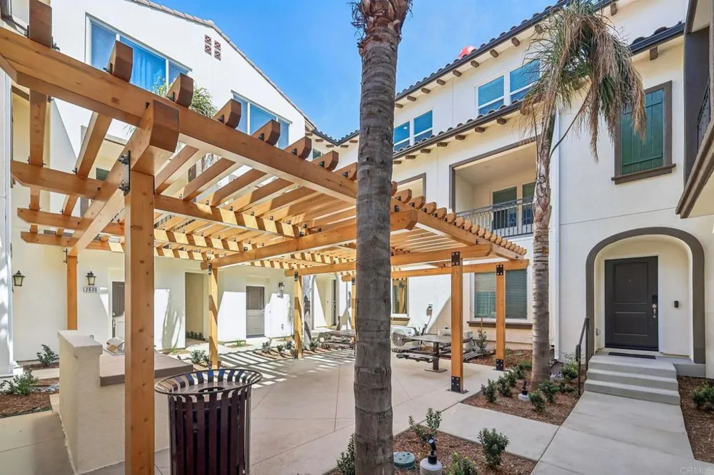 327 Ocotillo Escondido, CA 92025