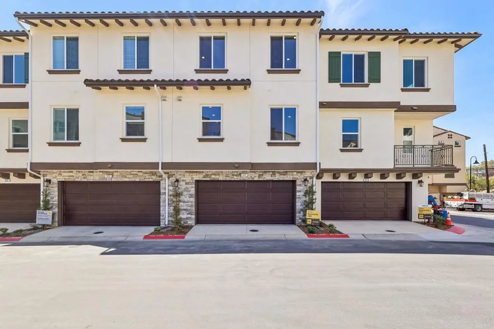 327 Ocotillo Escondido, CA 92025