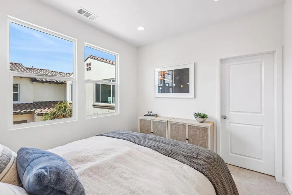 327 Ocotillo Escondido, CA 92025