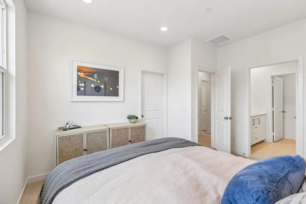 327 Ocotillo Escondido, CA 92025