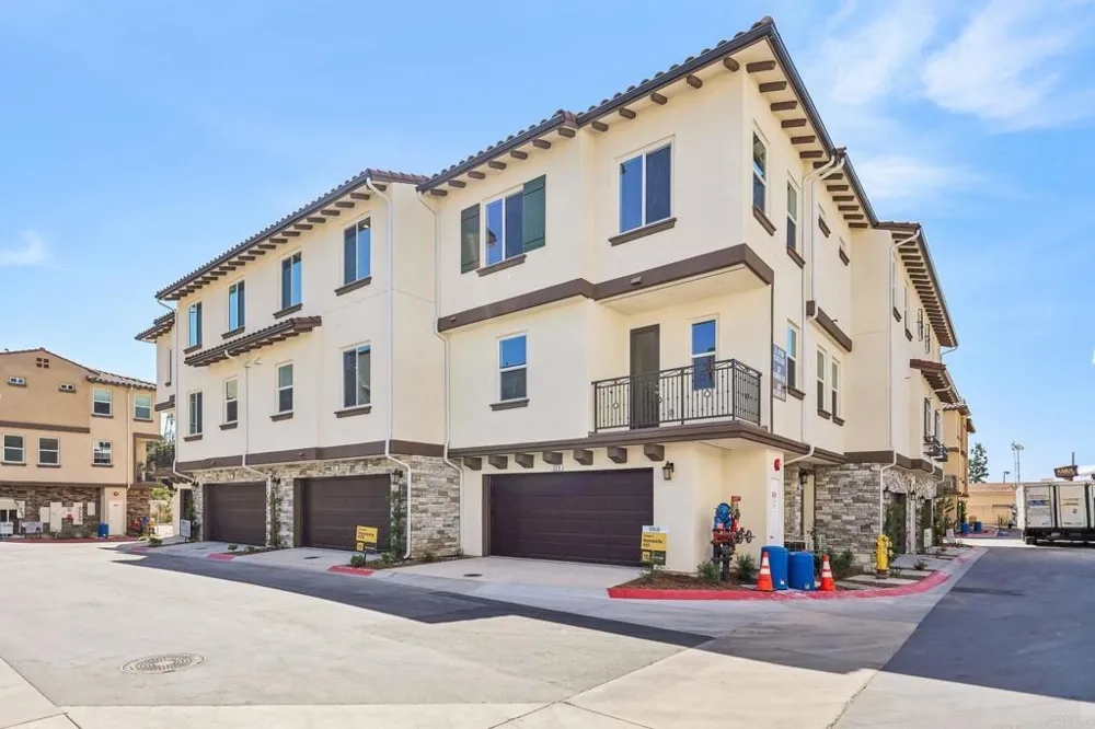 327 Ocotillo Escondido, CA 92025