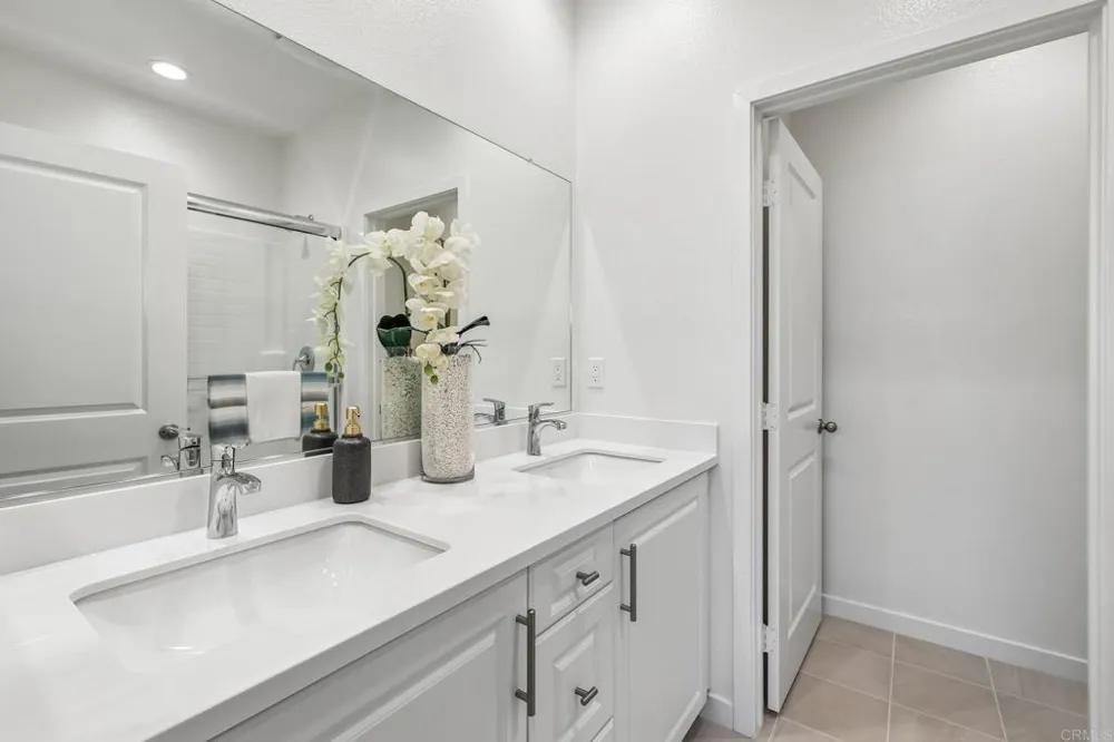 327 Ocotillo Escondido, CA 92025