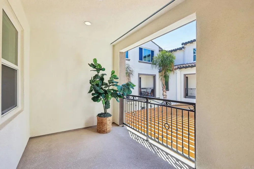 327 Ocotillo Escondido, CA 92025
